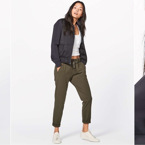 Reversible lululemon Down & Around Bomber Jacket - Picture 10 of 14